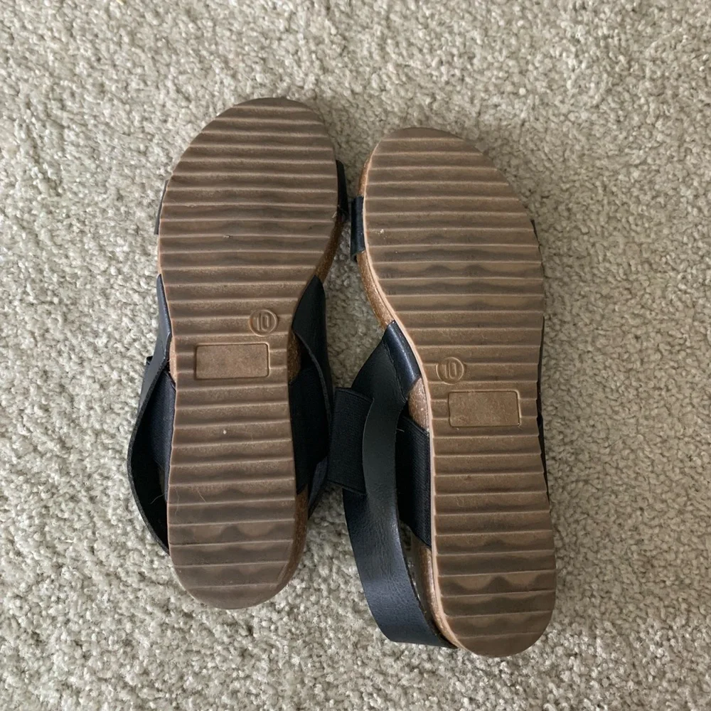 Sandals - Picture 2 of 3